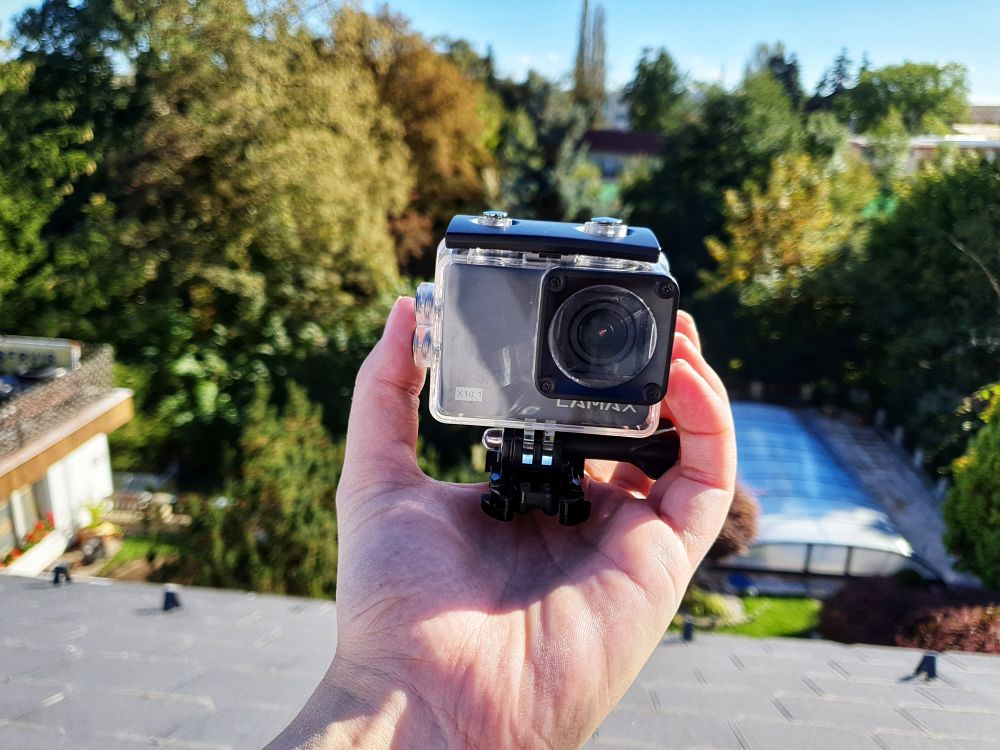 Akční kamera Lamax X10.1 - pohled zepředu