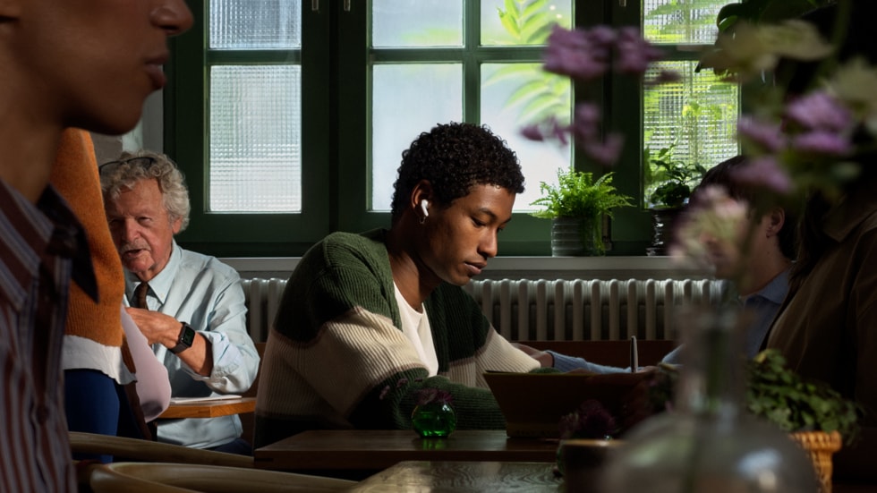 AirPods 5 při používání v restauraci